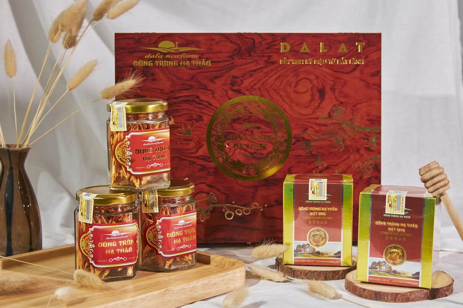Hộp Quà: 3 hũ ĐTHT khô 5g size 3 + 2 mật ong ngâm ĐTHT 180ml Hộp Quà: 3 hũ ĐTHT khô 5g size 3 + 2 mật ong ngâm ĐTHT 180ml